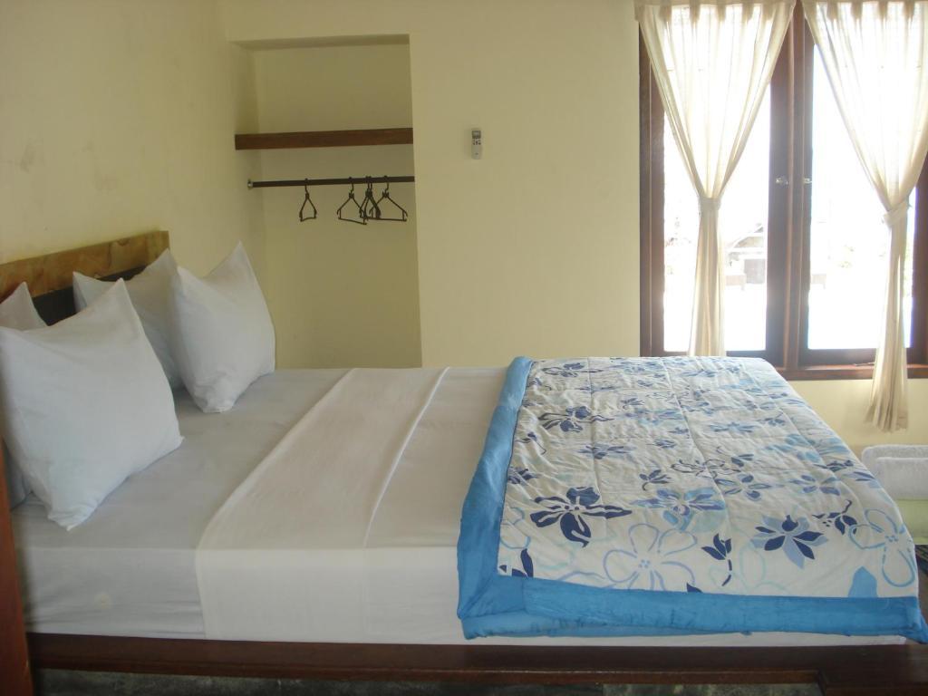 Barong Cafe Bungalow And Restaurant Amed Rom bilde